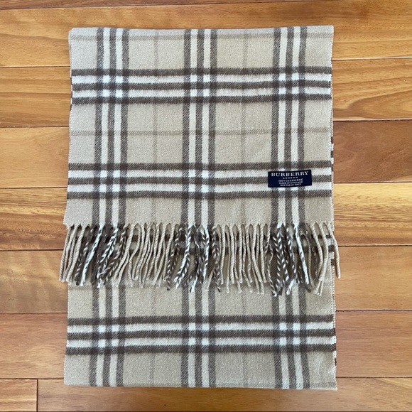 Vintage Burberry plain scarf - Picture 2 of 5